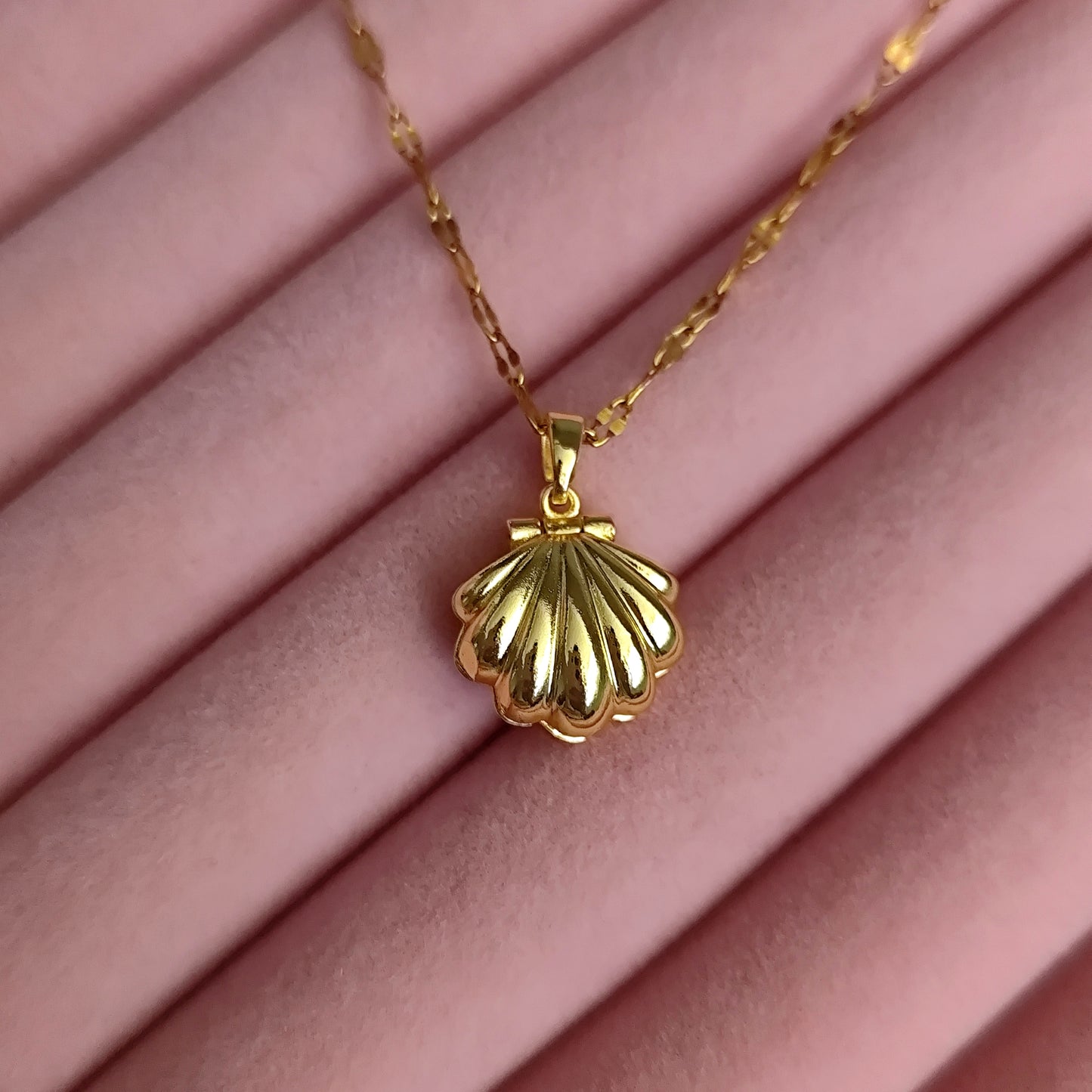 GOLD AÇILIR İSTİRİDYE KOLYE